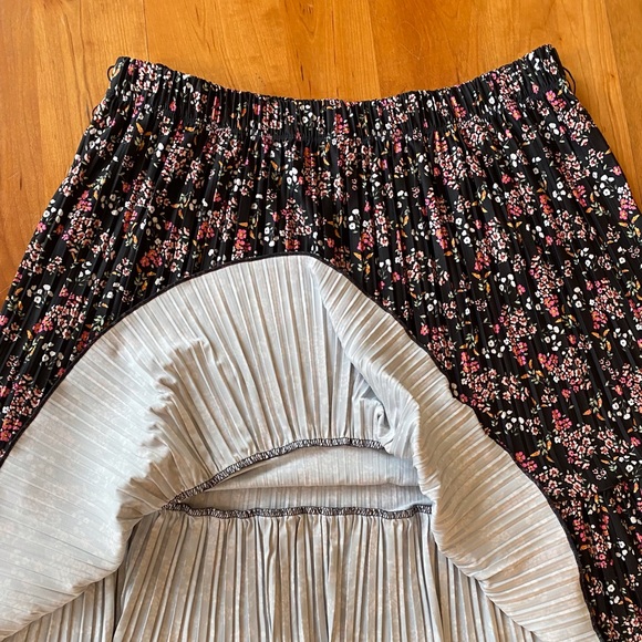NWOT Loft pleated skirt - Picture 8 of 11